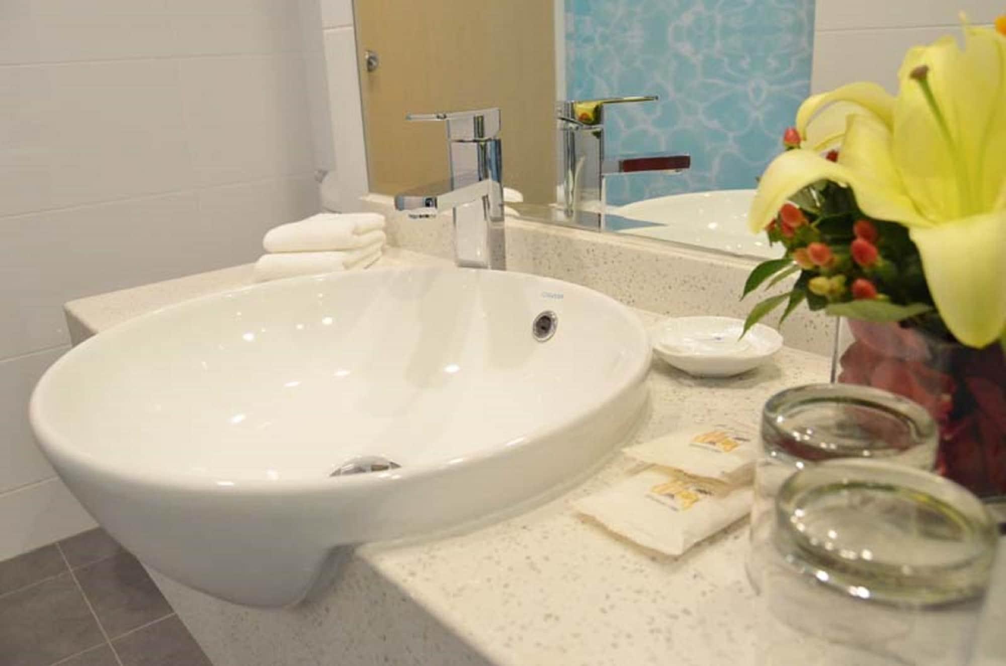 Oceania Hotel Kota Kinabalu Dış mekan fotoğraf