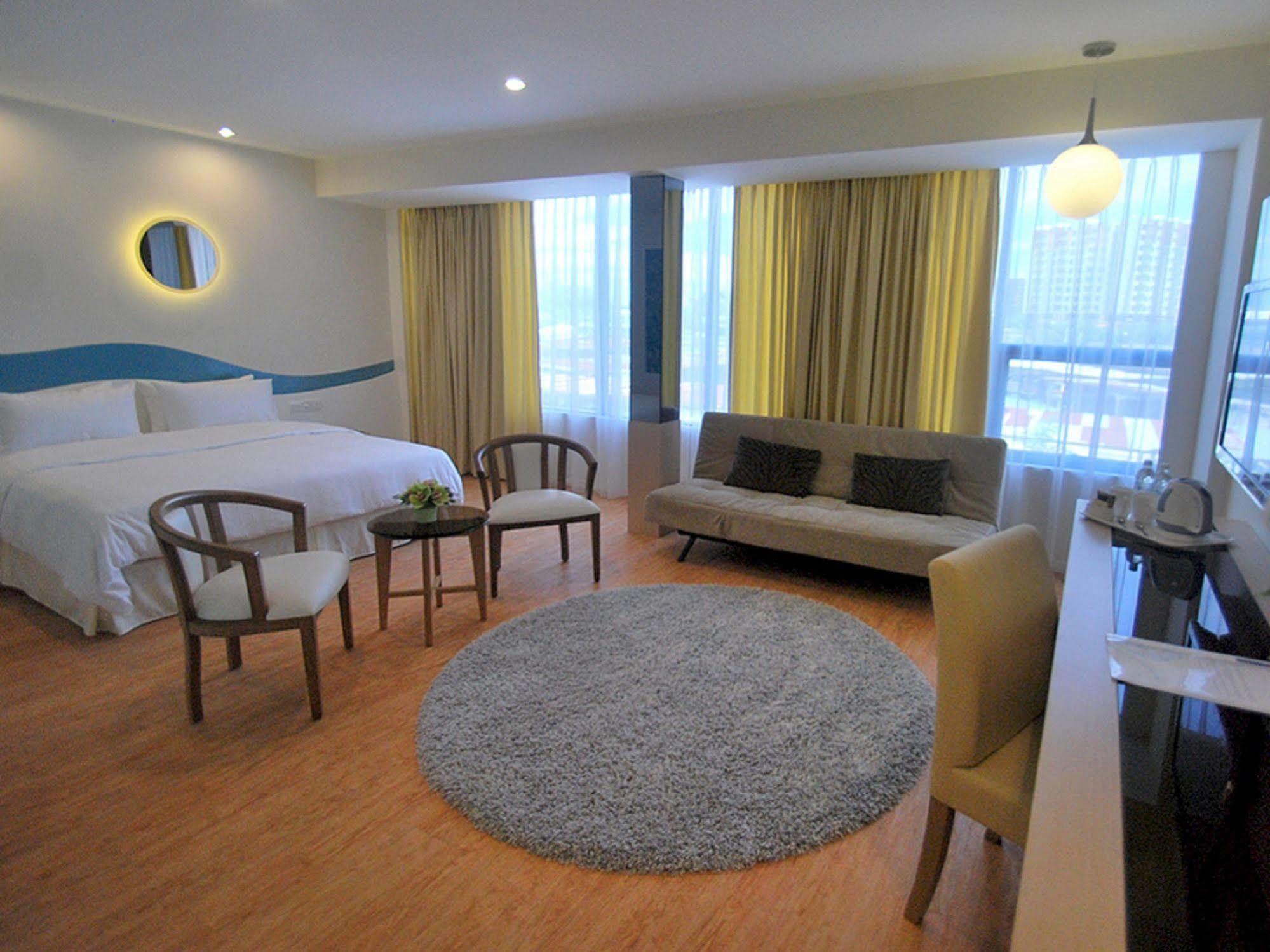 Oceania Hotel Kota Kinabalu Dış mekan fotoğraf